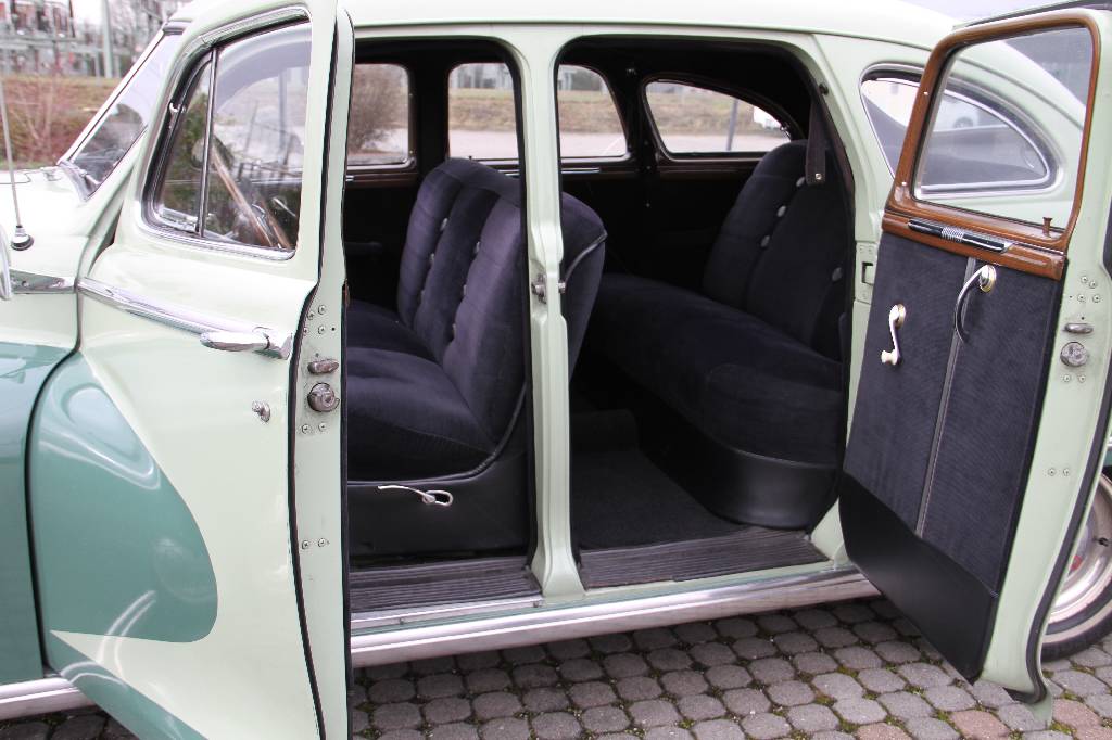 Detail d: Dodge Sedan D24, EZ 09.1948, Laufleistung ca. 37253 miles abgelesen, HU Österreich, H- zulassungsfähig, 70 kW/ 95 PS, 6-Zylinder, 3- ...