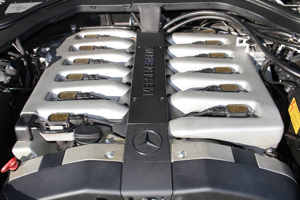Detail d: Mercedes-Benz 600 SEL V12 V 140, EZ 05.1996, 2.Hand, Laufleistung ca. 61.537 miles abgelesen, HU Neu, 290 kW/ 394 PS, 12- Zylinder, ...