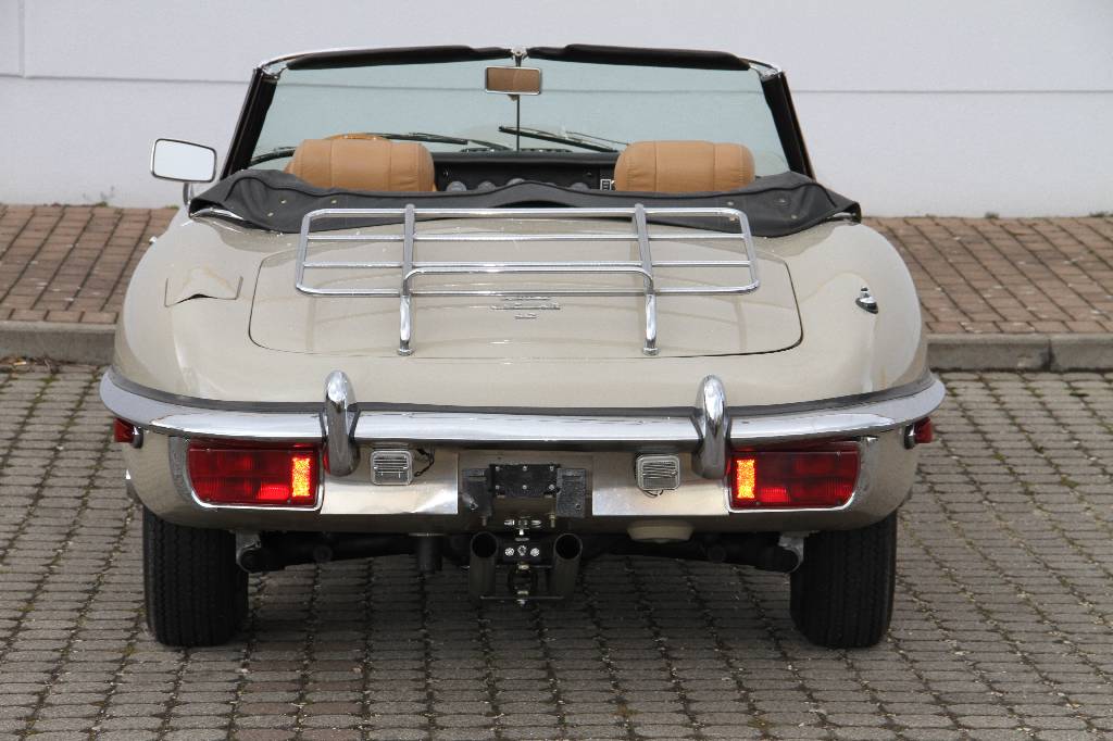 Detail a: Jaguar E-Type II 4.2, EZ 07.1969, Laufleistung ca. 2.991 miles abgelesen, HU 04.2016, H-Zulassung, 154 kW/ 209 PS, 6-Zylinder, 4-Gang Schaltgetriebe, ...