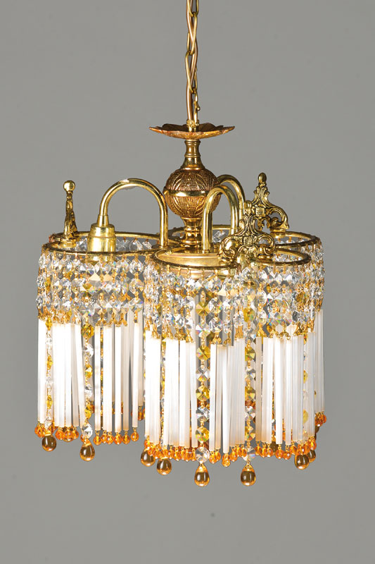 Glasstablüster in klassischer Art der 1930er J., Spanien, ausgefallenes Design, hochglanzpoliertes Messingrondell mit reichem u. vollständigen ...