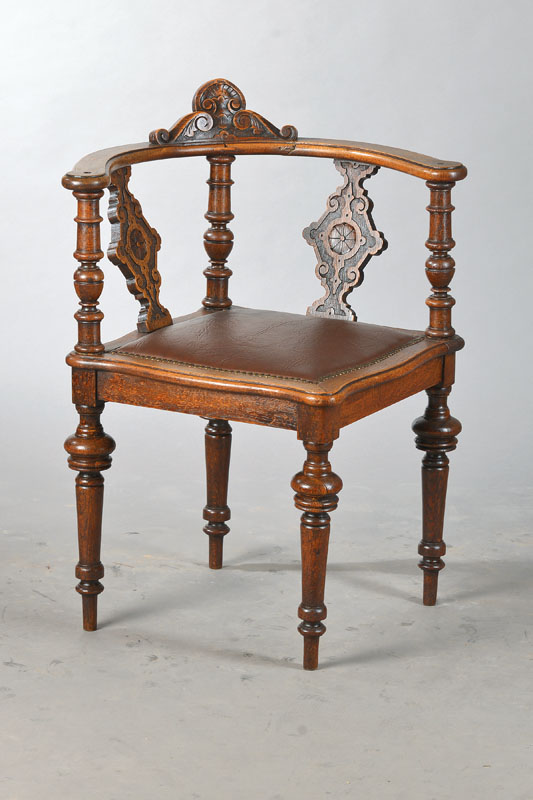 Eckstuhl, deutsch, um 1880/90, Eiche massiv,alle vertikalen Teile reich gedrechselt, Rückenlehne mit rollwerkartiger Verstrebung, ...