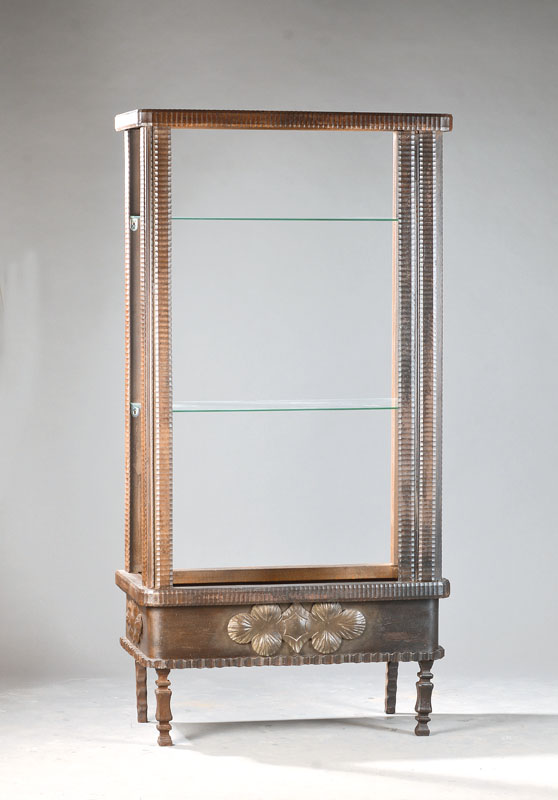 Vitrine, wohl Frankreich, um 1900, massive Eisenkonstruktion, ohne Gläser, ca. 183x93x46 cm