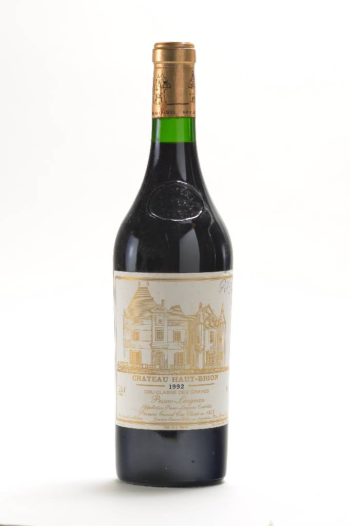 1 Flasche 1992 Chateau Haut Brion, Pessac-Leognan, Premier Grand Cru Classe en 1855, 12,5% Vol., ca. 75 cl, Abstand zwischen Kapsel und Wein: ca. 1,9 ...