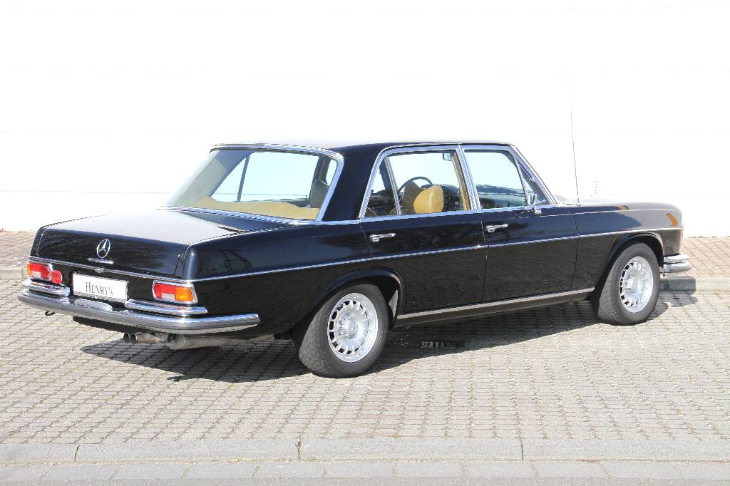 Detail b: Mercedes-Benz 300 SEL/8 6.3 W 109, EZ 10.1970, Laufleistung ca. 25.000 km abgelesen, H-zulassungsfähig, 250 kW/ 340 PS, 8- Zylinder, 4-Gang ...