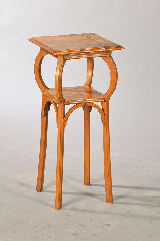 Reich intarsierte Blumensäule, um 1910, Nussbaum Gestell, 2 Etagen mit reich intarsierten Platten in Pflaume, Vogelaugenahorn, Eiche, Nussbaum, ...