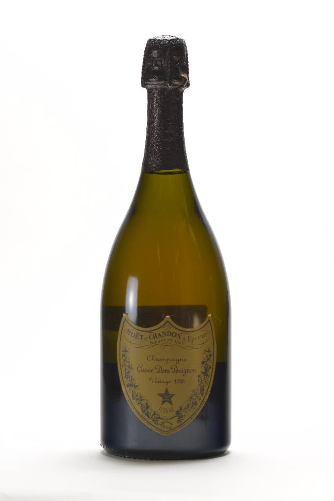 1 Flasche 1988 Moet et Chandon Dom Perignon Vintage Champagner, Cuvee, ca. 12,5 % Vol., ca. 75 cl, Abstand zwischen Flaschenboden und Wein: ca. 1,5 ...