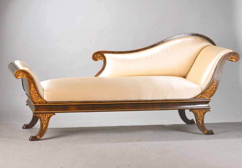 Tagesliege /-bett, sog. Recamiere bzw. Chaiselongue, wohl norddeutsch, um 1835/40, Birkefurnier auf Nussbaum gebeizt, z.T. lasiert, auf ...