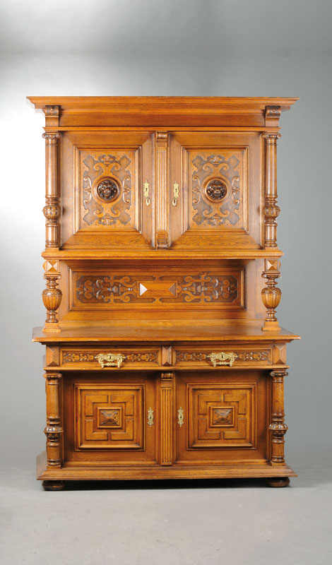 Aufsatzbuffet, wohl Niederlande/Belgien, um 1880/90, Eiche massiv, komplett auf Rahmen gearbeitet, eklektizistischer Dekor, Kredenz 2-türig (im ...