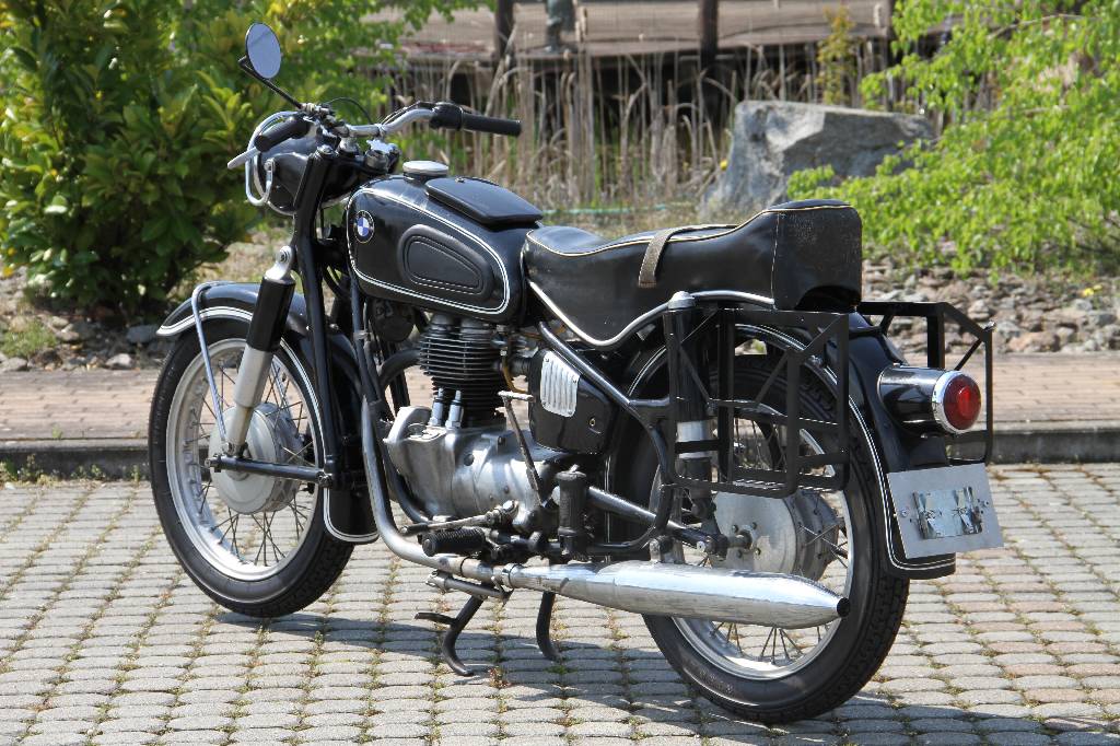 Detail a: BMW R 26, EZ 05.1956, Laufleistung ca. 237 km abgelesen, 11 kW/ 15 PS, 1 Zylinder, Schaltgetriebe, schwarz, Seitenständer, Hauptständer, ...