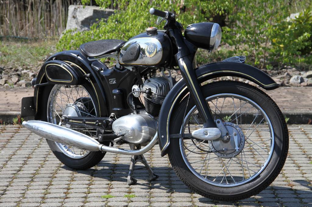 NSU SuperFox, EZ 07.1957, Laufleistung ca. 506 km abgelesen, 5 kW/ 7 PS, 1-Zylinder, 4- Gang Schaltgetriebe, schwarz, inkl. Original NSU SuperFox ...
