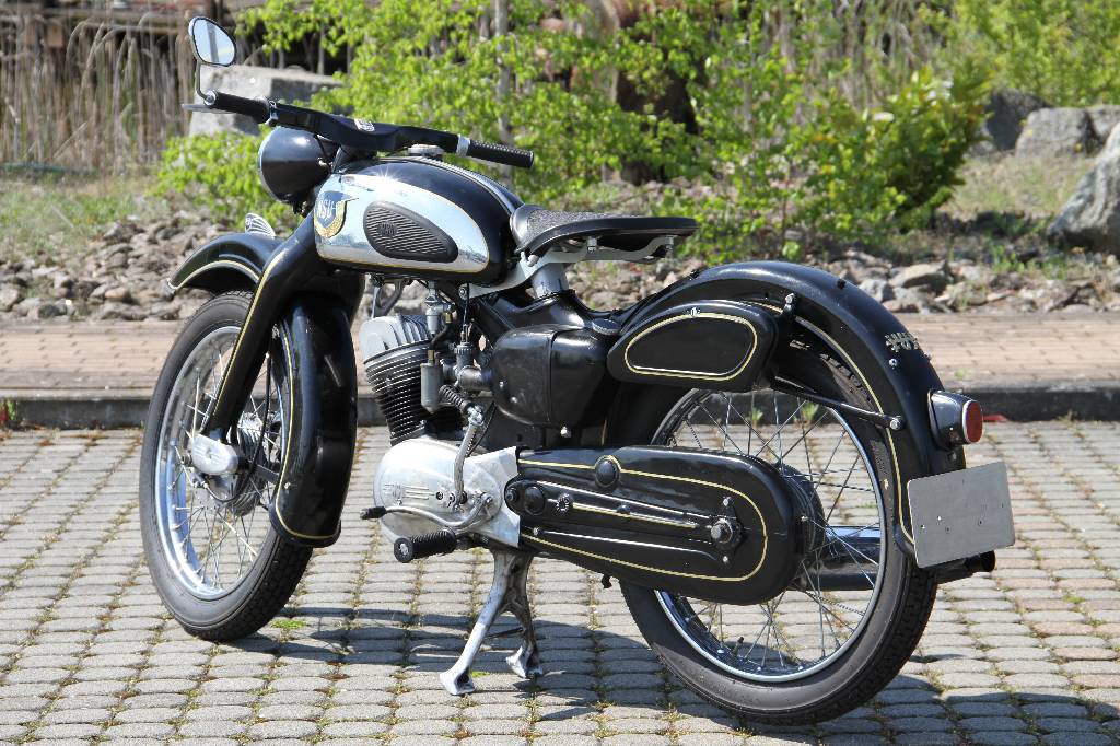 Detail a: NSU SuperFox, EZ 07.1957, Laufleistung ca. 506 km abgelesen, 5 kW/ 7 PS, 1-Zylinder, 4- Gang Schaltgetriebe, schwarz, inkl. Original NSU SuperFox ...