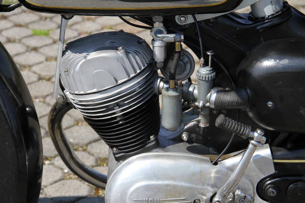 Detail c: NSU SuperFox, EZ 07.1957, Laufleistung ca. 506 km abgelesen, 5 kW/ 7 PS, 1-Zylinder, 4- Gang Schaltgetriebe, schwarz, inkl. Original NSU SuperFox ...
