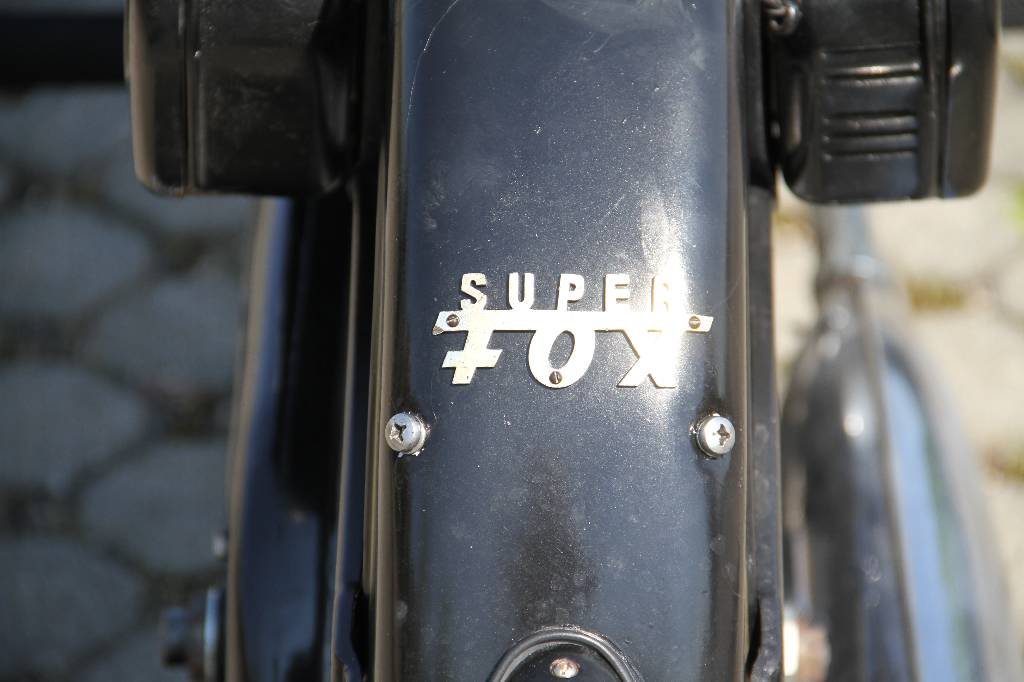 Detail d: NSU SuperFox, EZ 07.1957, Laufleistung ca. 506 km abgelesen, 5 kW/ 7 PS, 1-Zylinder, 4- Gang Schaltgetriebe, schwarz, inkl. Original NSU SuperFox ...