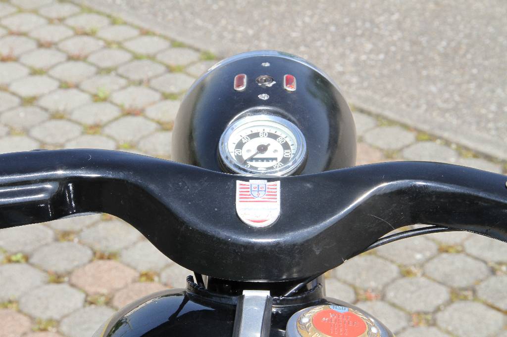 Detail f: NSU SuperFox, EZ 07.1957, Laufleistung ca. 506 km abgelesen, 5 kW/ 7 PS, 1-Zylinder, 4- Gang Schaltgetriebe, schwarz, inkl. Original NSU SuperFox ...