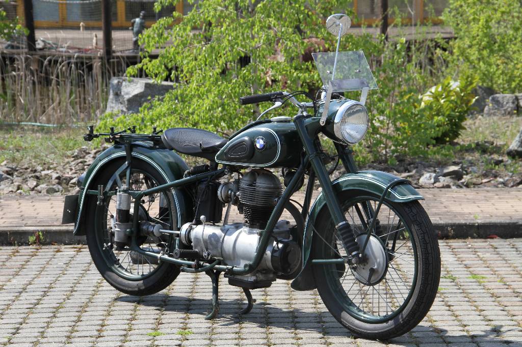 BMW R 25/2, EZ 07.1952, Laufleistung ca. 1.832 km abgelesen, 9 kW/ 12 PS, 1-Zylinder, 4-Gang Schaltgetriebe, grün, Hauptständer, Seitenständer, ...