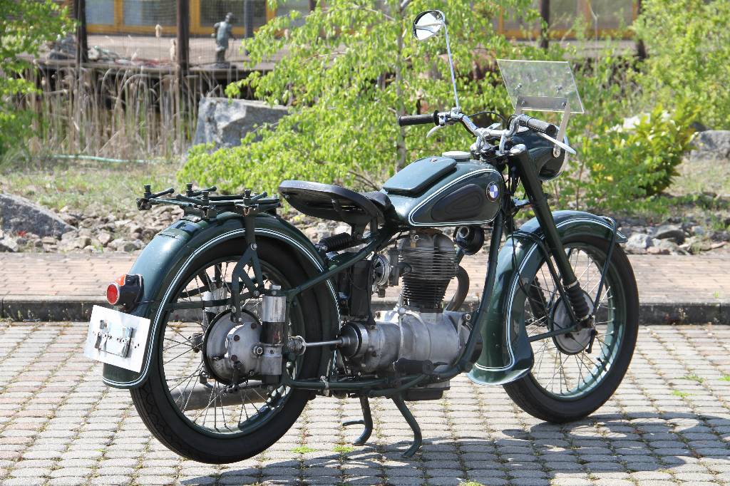Detail a: BMW R 25/2, EZ 07.1952, Laufleistung ca. 1.832 km abgelesen, 9 kW/ 12 PS, 1-Zylinder, 4-Gang Schaltgetriebe, grün, Hauptständer, Seitenständer, ...