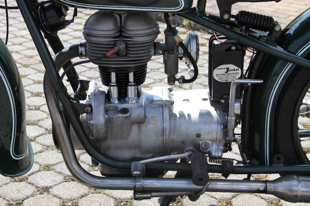 Detail e: BMW R 25/2, EZ 07.1952, Laufleistung ca. 1.832 km abgelesen, 9 kW/ 12 PS, 1-Zylinder, 4-Gang Schaltgetriebe, grün, Hauptständer, Seitenständer, ...