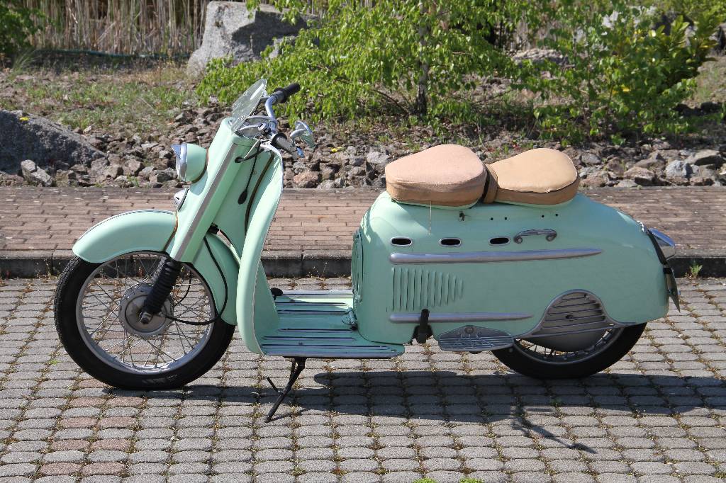 Detail a: DKW Hobby-Luxus, EZ 07.1956, 1. Hand, Laufleistung ca. 33.900 km abgelesen, 2,2 kW/ 3 PS, 1-Zylinder, stufenloses Getriebe, lindgrün, inkl. ...