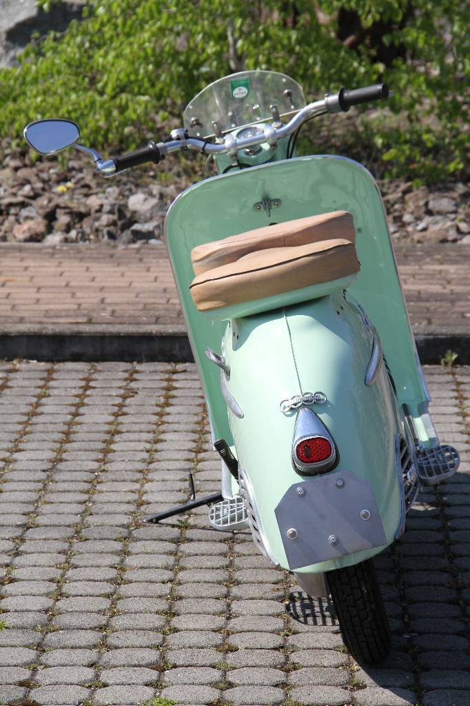 Detail b: DKW Hobby-Luxus, EZ 07.1956, 1. Hand, Laufleistung ca. 33.900 km abgelesen, 2,2 kW/ 3 PS, 1-Zylinder, stufenloses Getriebe, lindgrün, inkl. ...