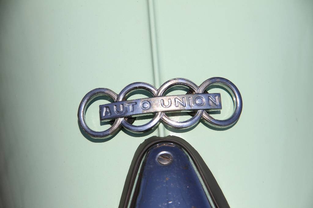 Detail d: DKW Hobby-Luxus, EZ 07.1956, 1. Hand, Laufleistung ca. 33.900 km abgelesen, 2,2 kW/ 3 PS, 1-Zylinder, stufenloses Getriebe, lindgrün, inkl. ...