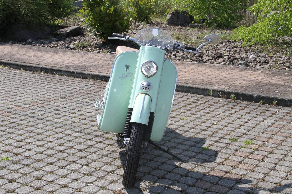 Detail e: DKW Hobby-Luxus, EZ 07.1956, 1. Hand, Laufleistung ca. 33.900 km abgelesen, 2,2 kW/ 3 PS, 1-Zylinder, stufenloses Getriebe, lindgrün, inkl. ...