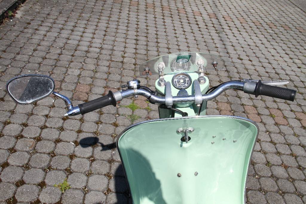 Detail f: DKW Hobby-Luxus, EZ 07.1956, 1. Hand, Laufleistung ca. 33.900 km abgelesen, 2,2 kW/ 3 PS, 1-Zylinder, stufenloses Getriebe, lindgrün, inkl. ...