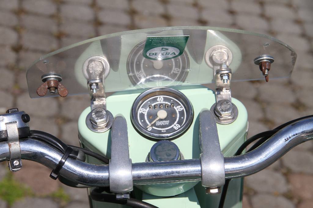 Detail g: DKW Hobby-Luxus, EZ 07.1956, 1. Hand, Laufleistung ca. 33.900 km abgelesen, 2,2 kW/ 3 PS, 1-Zylinder, stufenloses Getriebe, lindgrün, inkl. ...