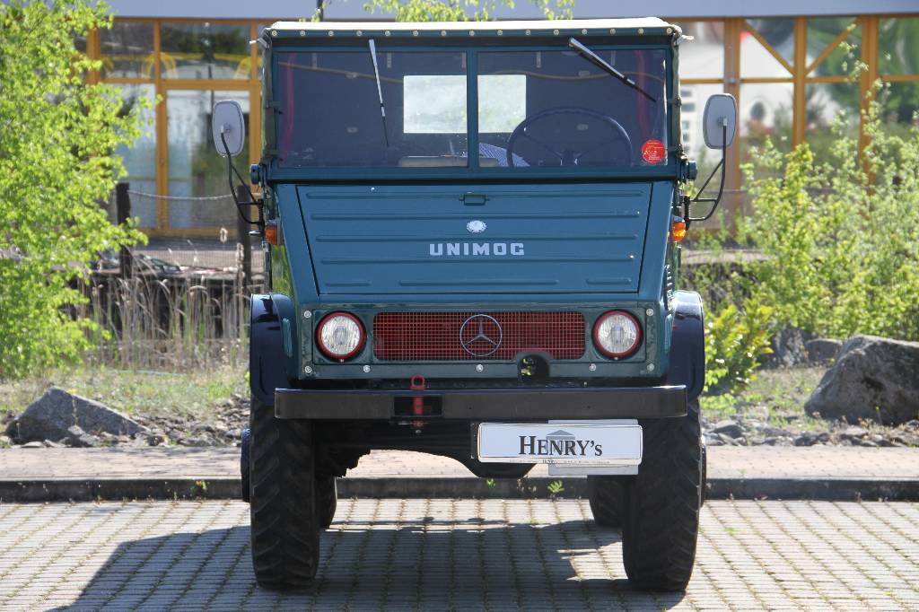 Detail b: Mercedes-Benz Unimog 30 Typ 411, EZ 03.1961, Laufleistung unbekannt, H- zulassungsfähig, 24 kW/ 32 PS, 4-Zylinder, 8-Gang Schaltgetriebe, grün, ...