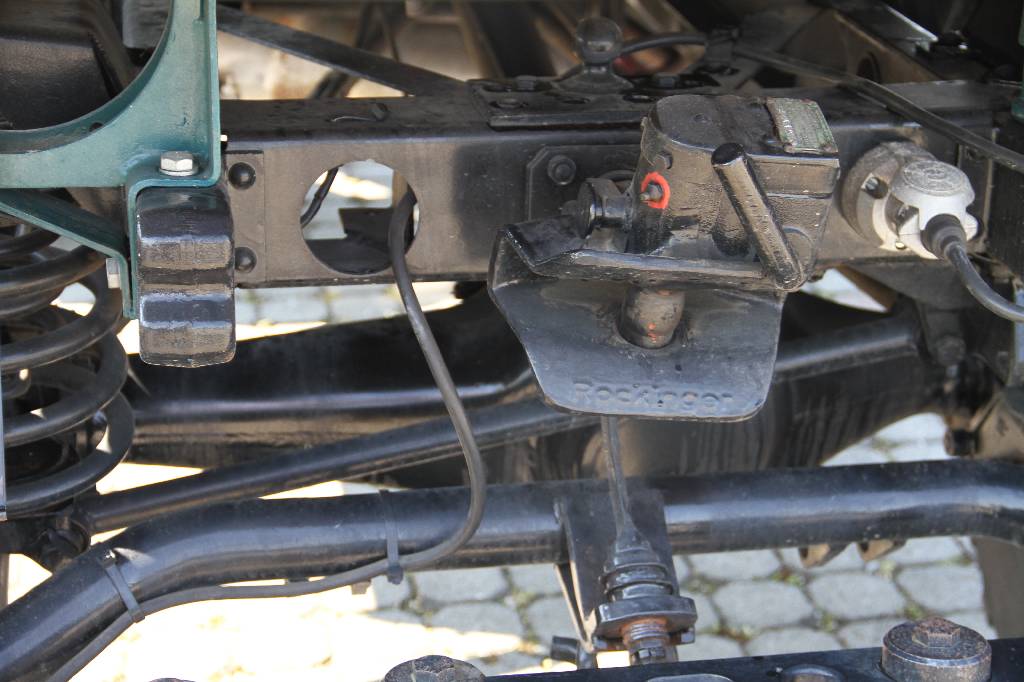 Detail h: Mercedes-Benz Unimog 30 Typ 411, EZ 03.1961, Laufleistung unbekannt, H- zulassungsfähig, 24 kW/ 32 PS, 4-Zylinder, 8-Gang Schaltgetriebe, grün, ...
