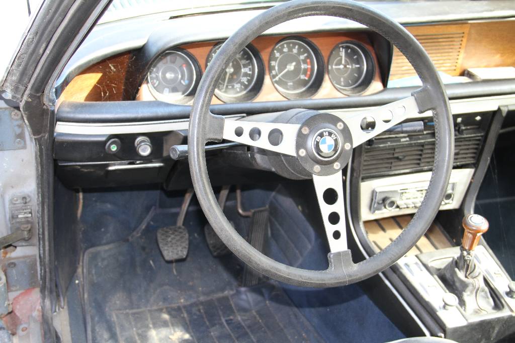 Detail c: BMW 3.0 CSi, EZ 08.1972, Laufleistung ca. 31.156 km abgelesen, H-zulassungsfähig, 147 kW/ 200 PS, 6-Zylinder, 4-Gang Schaltgetriebe, hellblau ...