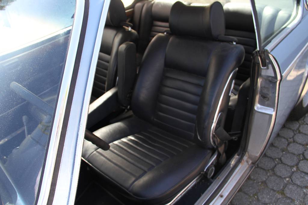 Detail d: BMW 3.0 CSi, EZ 08.1972, Laufleistung ca. 31.156 km abgelesen, H-zulassungsfähig, 147 kW/ 200 PS, 6-Zylinder, 4-Gang Schaltgetriebe, hellblau ...