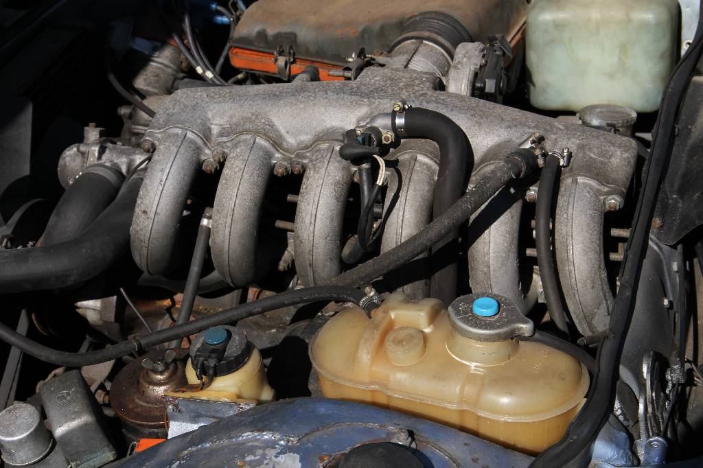 Detail e: BMW 3.0 CSi, EZ 08.1972, Laufleistung ca. 31.156 km abgelesen, H-zulassungsfähig, 147 kW/ 200 PS, 6-Zylinder, 4-Gang Schaltgetriebe, hellblau ...