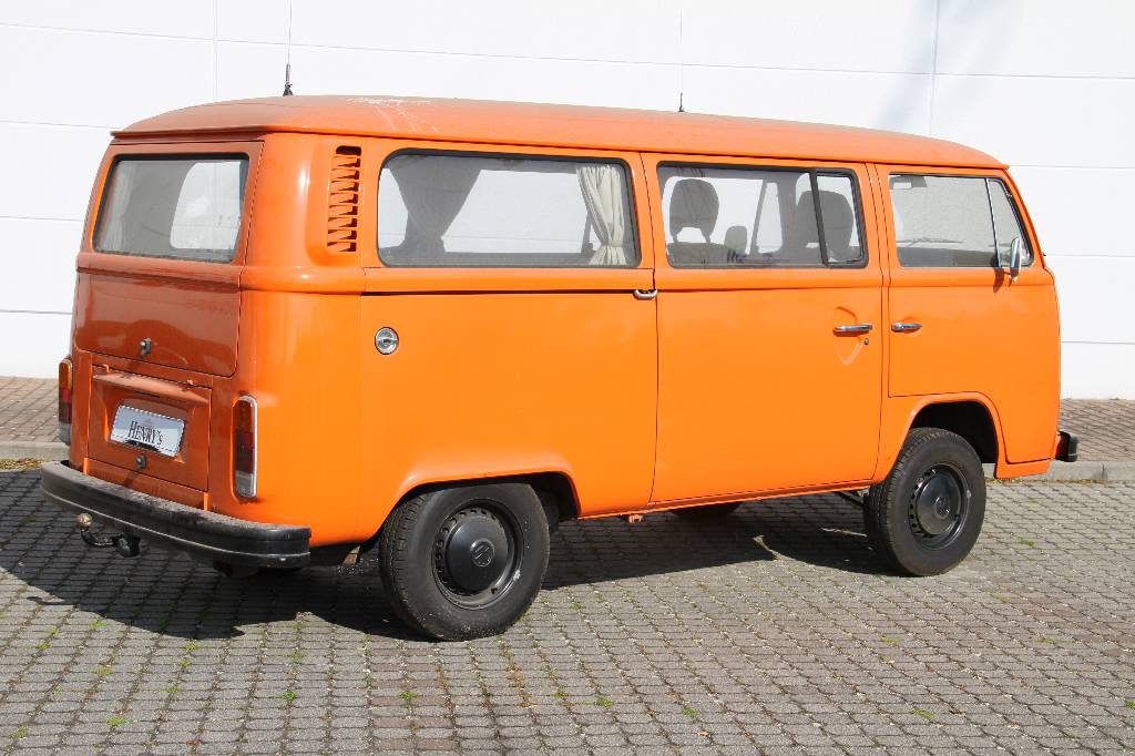 Detail b: VW Transporter T2, EZ 12.1975, Laufleistung ca. 55.493 km, H-zulassungsfähig, 51 kW/ 69 PS, 4-Zylinder, 4-Gang Schaltgetriebe, original orange, ...