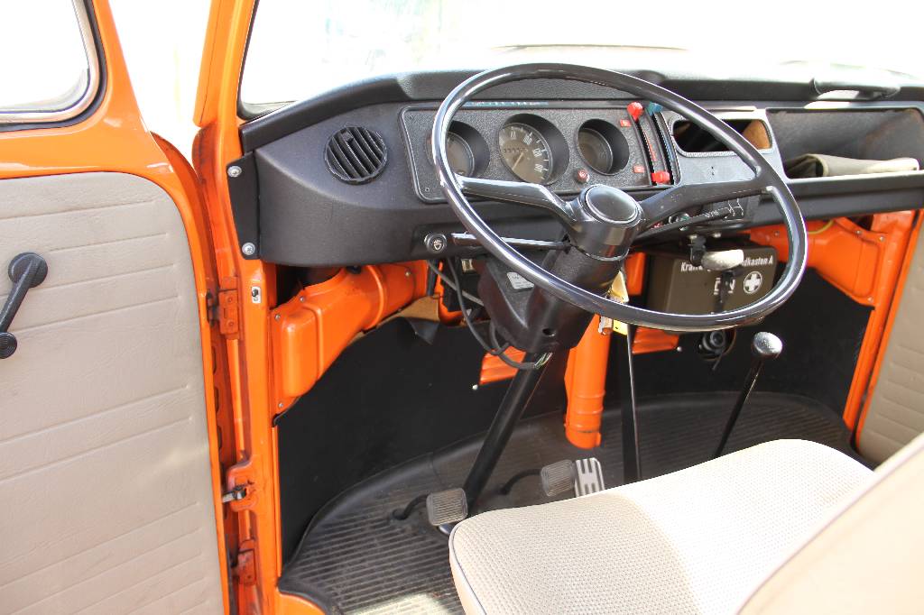 Detail c: VW Transporter T2, EZ 12.1975, Laufleistung ca. 55.493 km, H-zulassungsfähig, 51 kW/ 69 PS, 4-Zylinder, 4-Gang Schaltgetriebe, original orange, ...