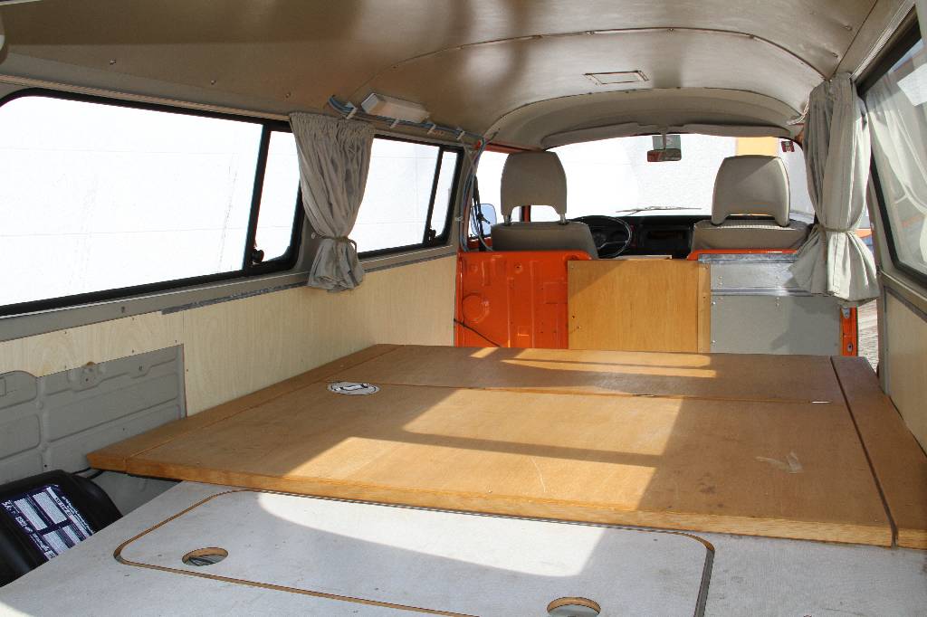 Detail d: VW Transporter T2, EZ 12.1975, Laufleistung ca. 55.493 km, H-zulassungsfähig, 51 kW/ 69 PS, 4-Zylinder, 4-Gang Schaltgetriebe, original orange, ...
