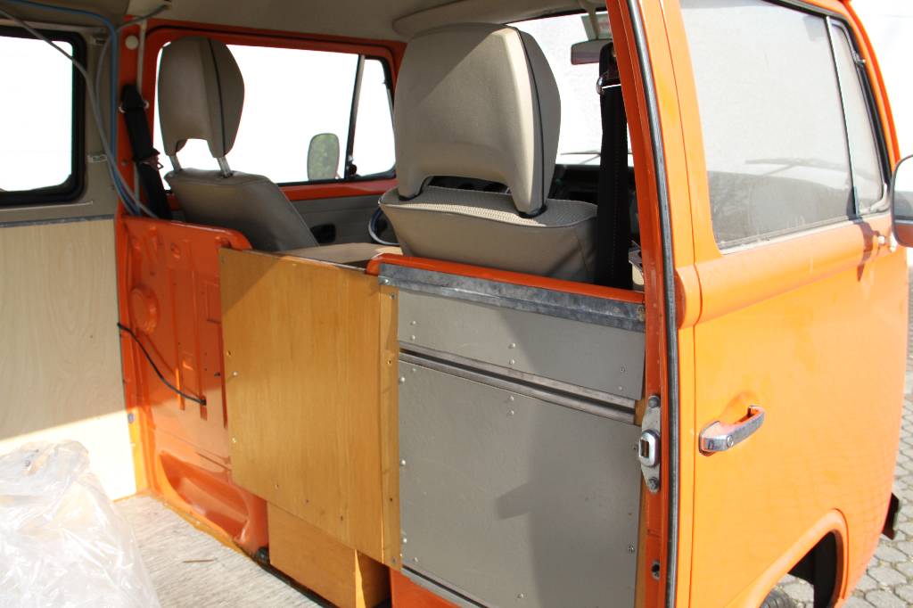 Detail e: VW Transporter T2, EZ 12.1975, Laufleistung ca. 55.493 km, H-zulassungsfähig, 51 kW/ 69 PS, 4-Zylinder, 4-Gang Schaltgetriebe, original orange, ...