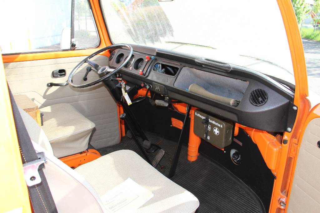 Detail f: VW Transporter T2, EZ 12.1975, Laufleistung ca. 55.493 km, H-zulassungsfähig, 51 kW/ 69 PS, 4-Zylinder, 4-Gang Schaltgetriebe, original orange, ...