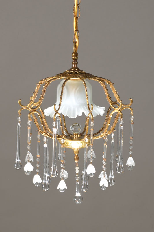 Flur- bzw. Hallenlampe, Frankreich, um 1920/25, Messingmontur, 10 bewegte in sich getreppte filigran gearbeitete Stege in hexagonaler Grundform, mit ...