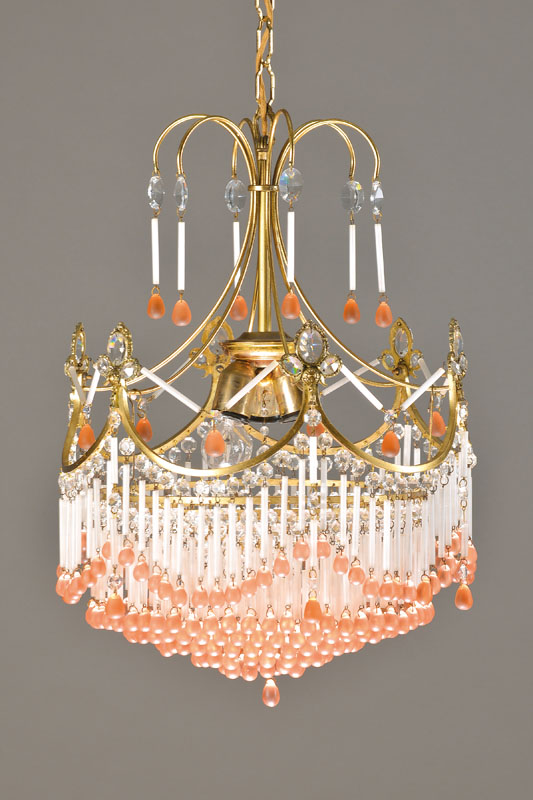 Solider aufwändiger Deckenlüster des Jugendstils, um 1925, 5-fach gedrepptes Messingrondell, mit sehr schöner Ornamentierung, bestückt durch ...