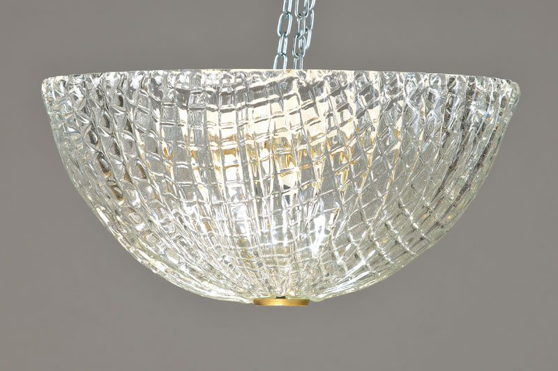 Deckenlampe "Plafoniera" von Venini, Italien, 20. Jh., farblose reich reliefierte Glashalbkugel, 2 Brennstellen, Elektr. nicht geprüft, H. ...