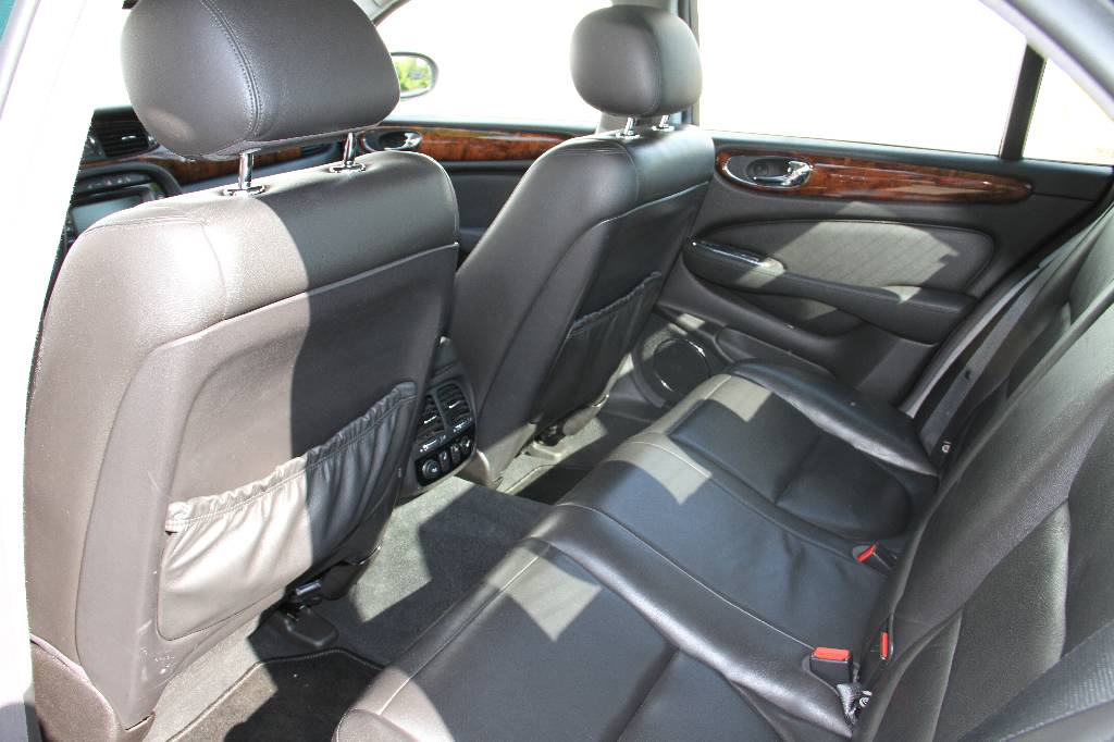 Detail c: Jaguar XJ 8 3.6, EZ 03.2005, Laufleistung ca. 106.200 km, HU 04.2018, 190 kW/ 258 PS, 8-Zylinder, Automatikgetriebe, grün, Vollleder schwarz, ...