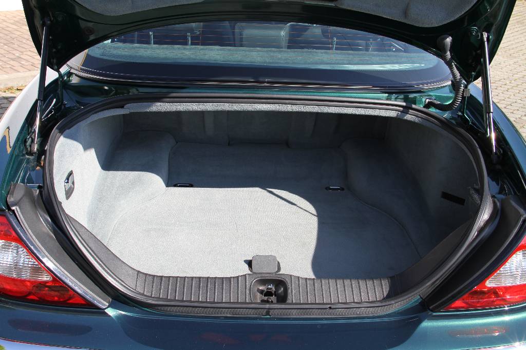 Detail e: Jaguar XJ 8 3.6, EZ 03.2005, Laufleistung ca. 106.200 km, HU 04.2018, 190 kW/ 258 PS, 8-Zylinder, Automatikgetriebe, grün, Vollleder schwarz, ...