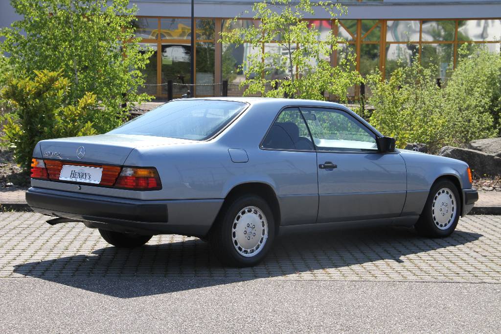Detail a: Mercedes-Benz 230 CE W124, Fahrgestellnummer WDB1240431A767236 EZ 05.1988, Laufleistung ca. 270.000 km, HU 10.2016, 97 kW/ 130 PS, 4-Zylinder, ...