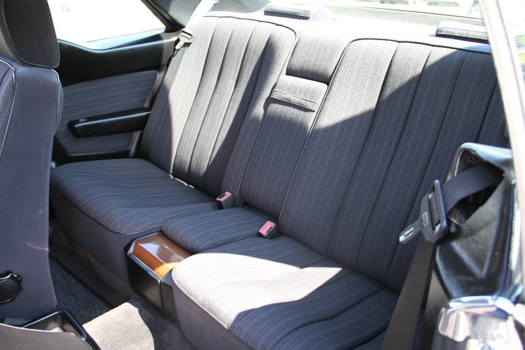 Detail d: Mercedes-Benz 230 CE W124, Fahrgestellnummer WDB1240431A767236 EZ 05.1988, Laufleistung ca. 270.000 km, HU 10.2016, 97 kW/ 130 PS, 4-Zylinder, ...