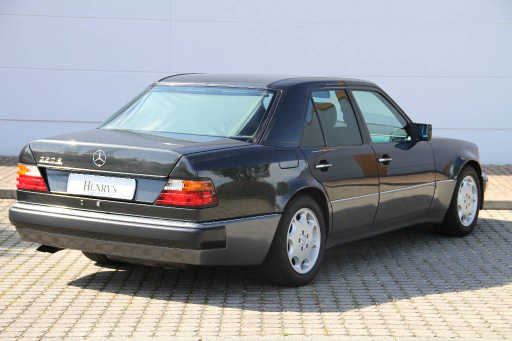 Detail a: Mercedes-Benz 500E W124, EZ 03.1993, Laufleistung ca. 216.300 km, HU 04.2018, 235 kW/ 320 PS, 8-Zylinder, Automatikgetriebe, blauschwarz metallic, ...
