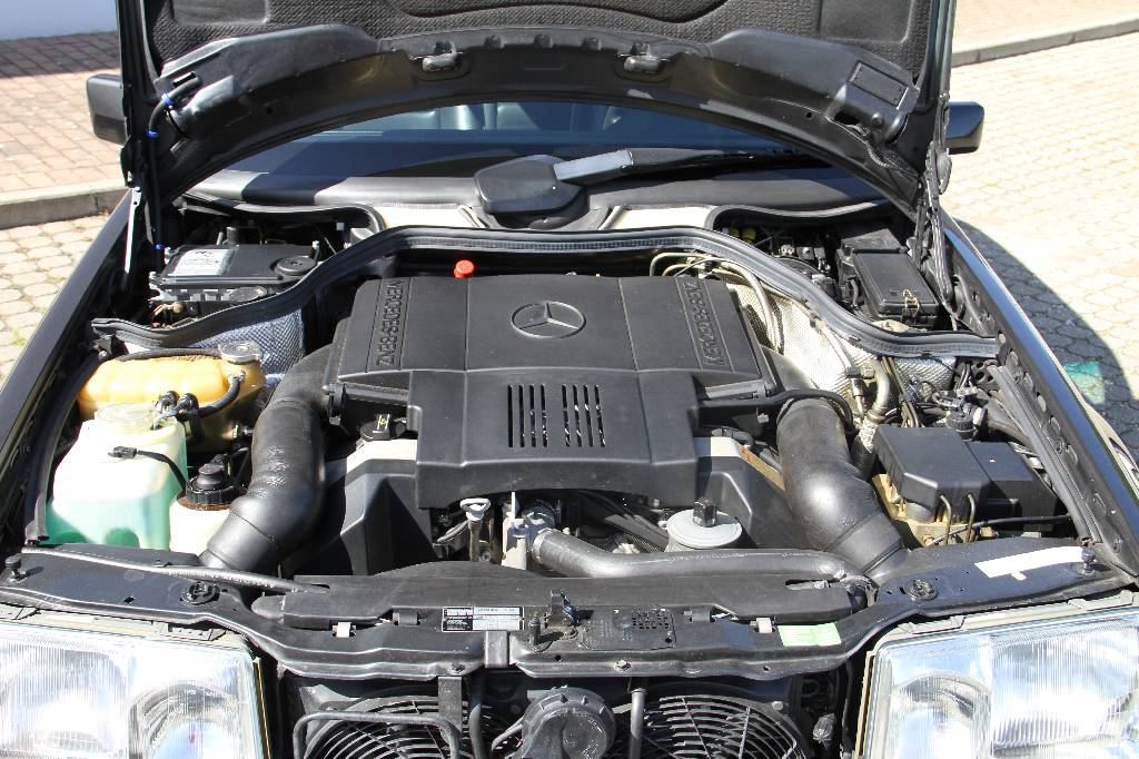 Detail d: Mercedes-Benz 500E W124, EZ 03.1993, Laufleistung ca. 216.300 km, HU 04.2018, 235 kW/ 320 PS, 8-Zylinder, Automatikgetriebe, blauschwarz metallic, ...