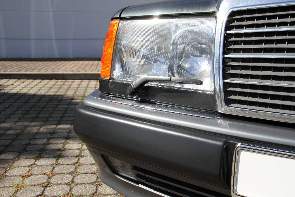 Detail f: Mercedes-Benz 500E W124, EZ 03.1993, Laufleistung ca. 216.300 km, HU 04.2018, 235 kW/ 320 PS, 8-Zylinder, Automatikgetriebe, blauschwarz metallic, ...