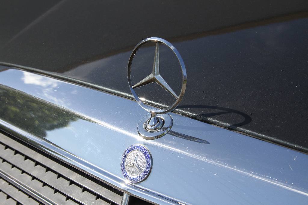 Detail g: Mercedes-Benz 500E W124, EZ 03.1993, Laufleistung ca. 216.300 km, HU 04.2018, 235 kW/ 320 PS, 8-Zylinder, Automatikgetriebe, blauschwarz metallic, ...