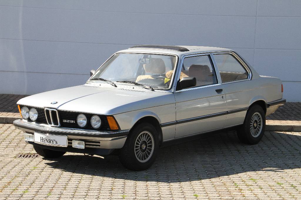 BMW 323i, EZ 03.1982, 1. Hand, Laufleistung ca. 26.000 km, H-zulassungsfähig, 105 kW/ 143 PS, 6-Zylinder, 4-Gang Schaltgetriebe, silber, Stoff ...