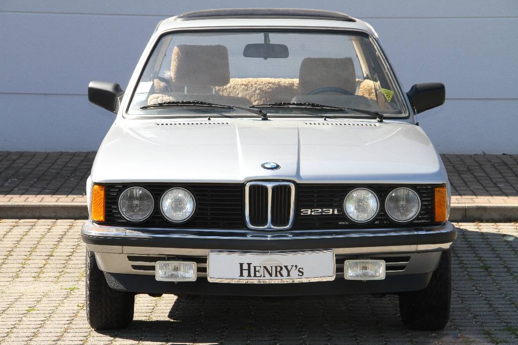 Detail f: BMW 323i, EZ 03.1982, 1. Hand, Laufleistung ca. 26.000 km, H-zulassungsfähig, 105 kW/ 143 PS, 6-Zylinder, 4-Gang Schaltgetriebe, silber, Stoff ...